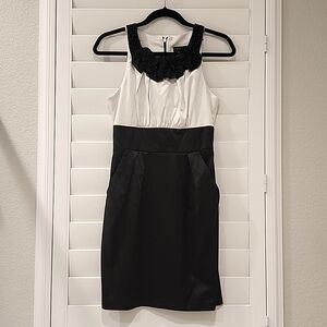 Black & White Mini Dress w/pockets